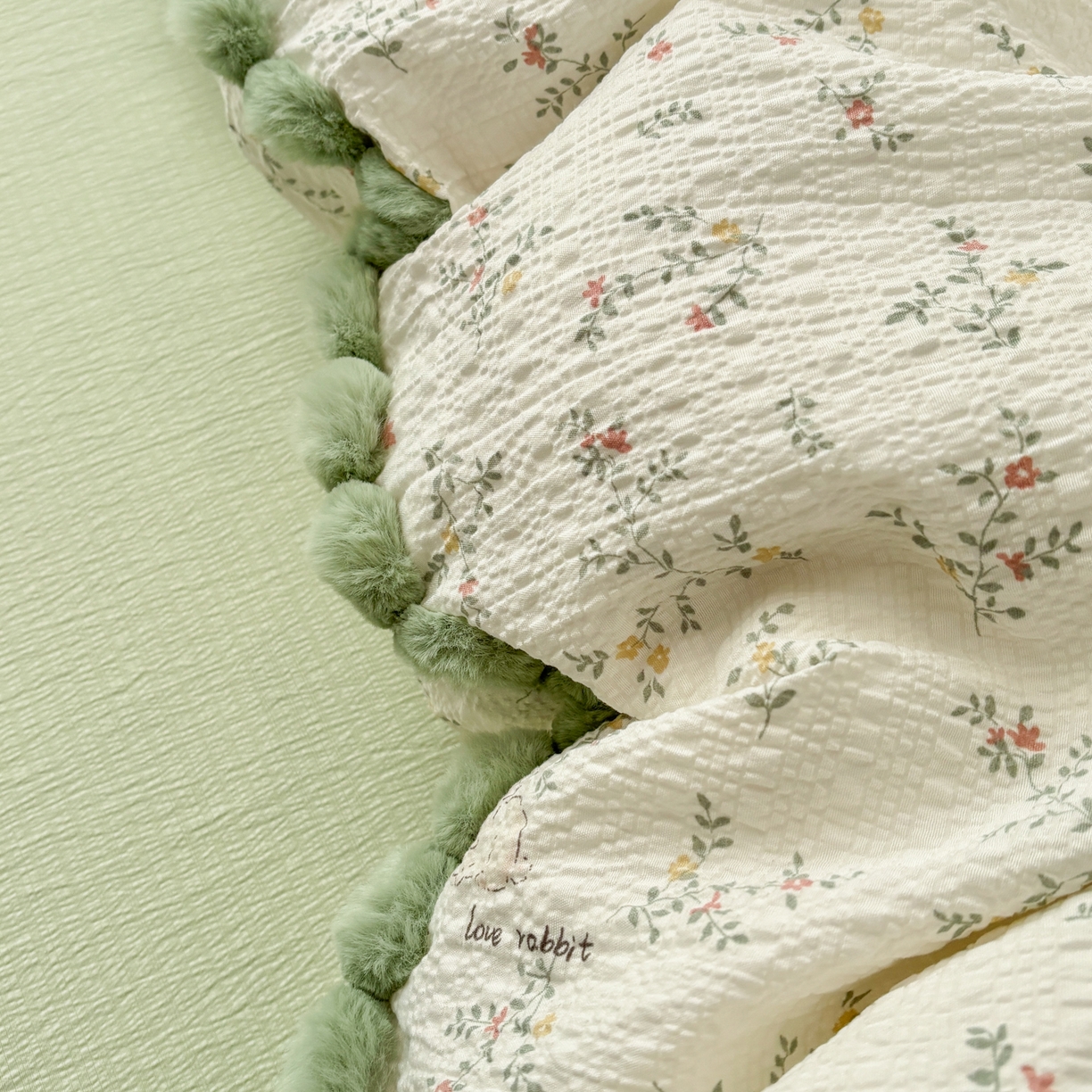 91家纺网 家纺一手货源 找家纺 N先生+V 13814689556 发大图/买家秀 2026新款A类毛球花边泡芙纱四件套 春日花语