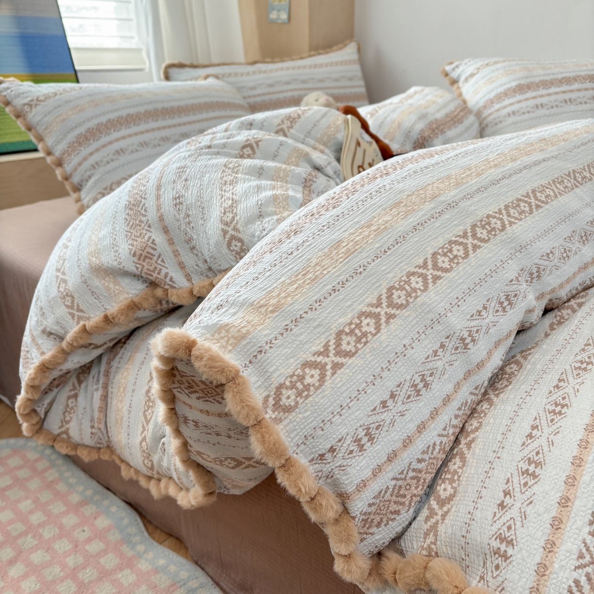 91家纺网 家纺一手货源 找家纺 N先生+V 13814689556 发大图/买家秀 2026新款A类毛球花边泡芙纱四件套 遇见