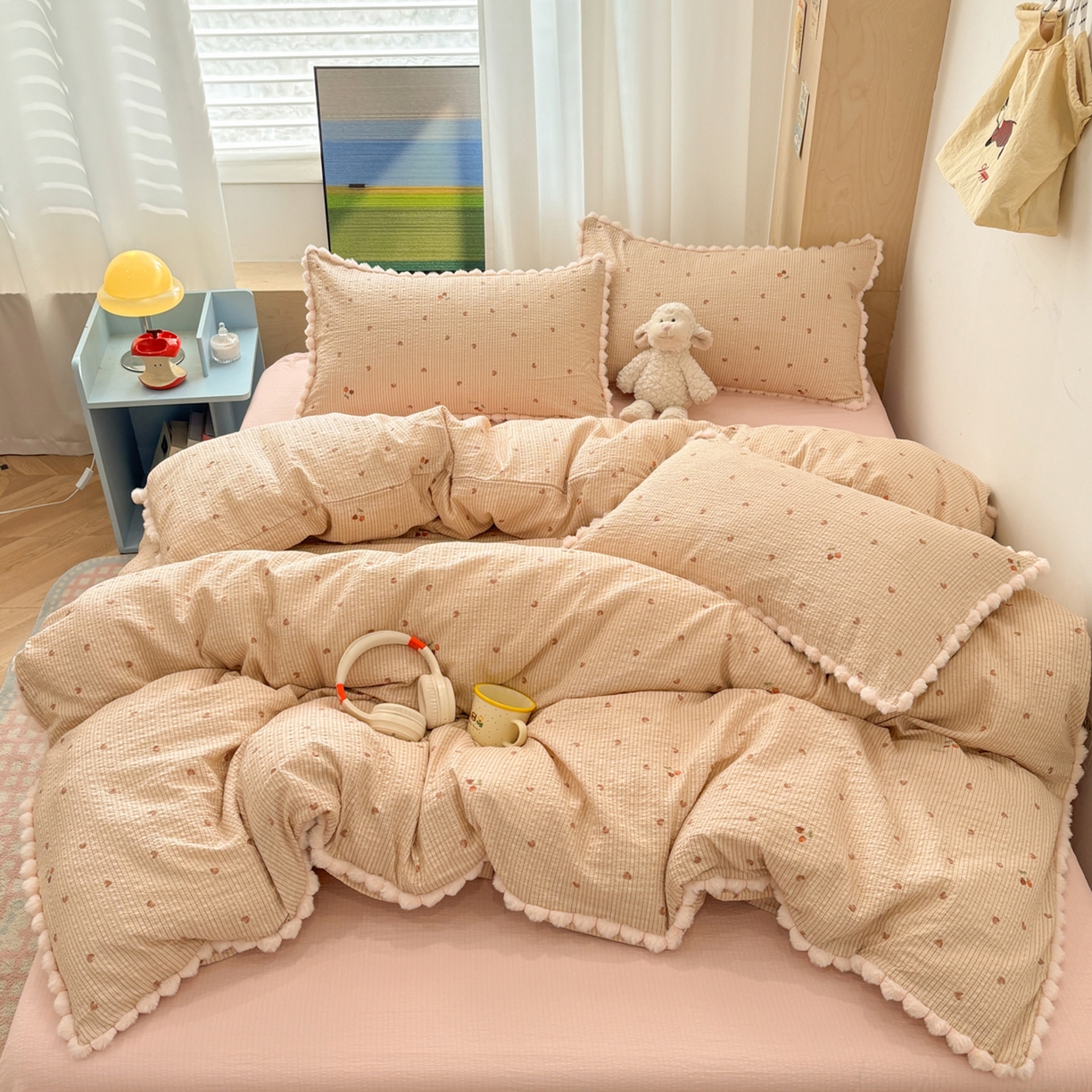 91家纺网 家纺一手货源 找家纺 N先生+V 13814689556 发大图/买家秀 2026新款A类毛球花边泡芙纱四件套 樱桃密语