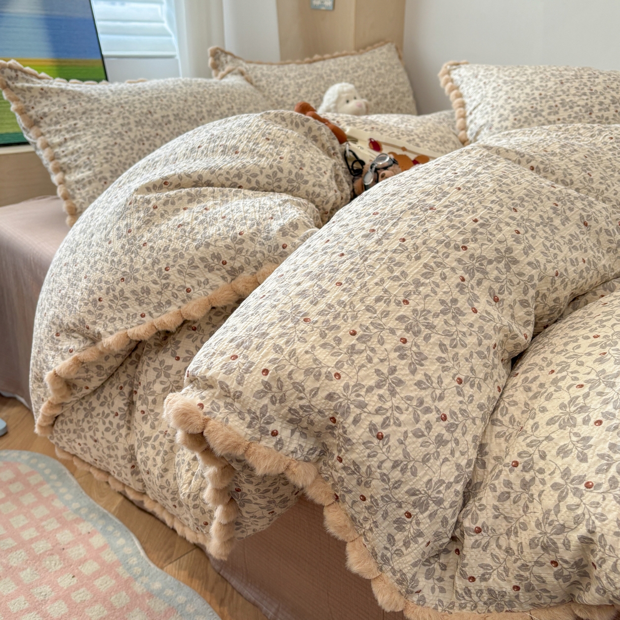 91家纺网 家纺一手货源 找家纺 N先生+V 13814689556 发大图/买家秀 2026新款A类毛球花边泡芙纱四件套 花蔓