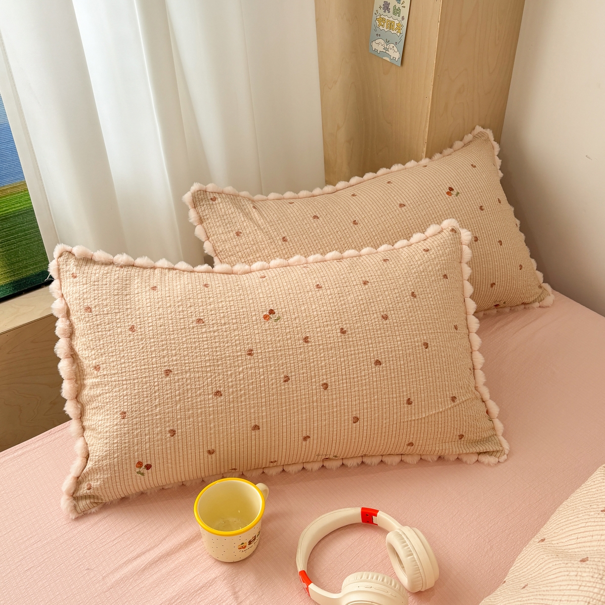 91家纺网 家纺一手货源 找家纺 N先生+V 13814689556 发大图/买家秀 2026新款A类毛球花边泡芙纱四件套 樱桃密语