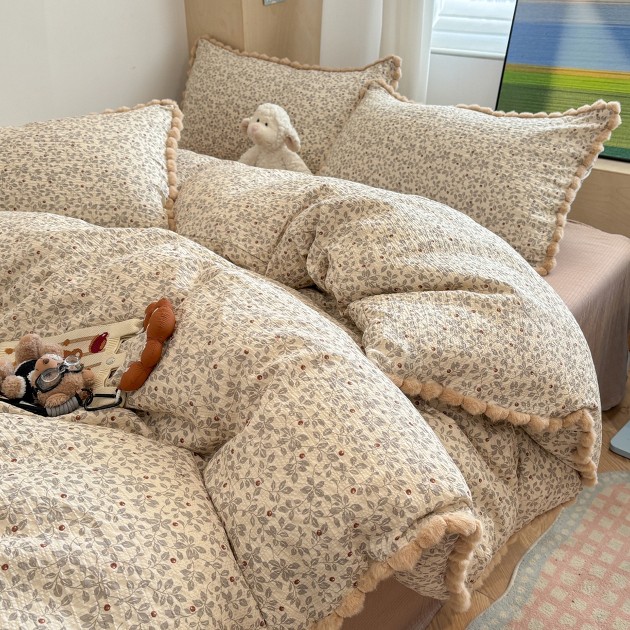 91家纺网 家纺一手货源 找家纺 N先生+V 13814689556 发大图/买家秀 2026新款A类毛球花边泡芙纱四件套 花蔓