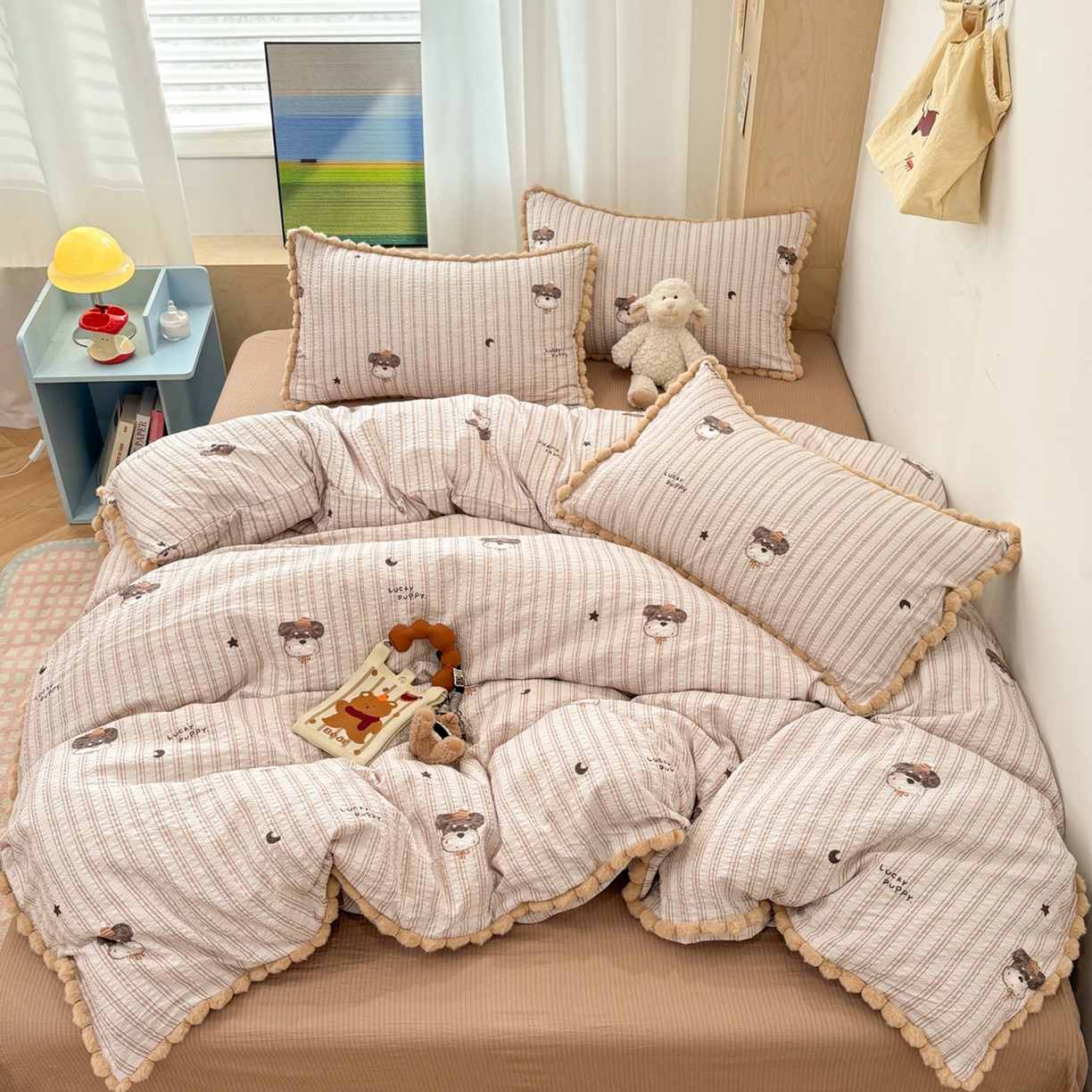 91家纺网 家纺一手货源 找家纺 N先生+V 13814689556 发大图/买家秀 2026新款A类毛球花边泡芙纱四件套 雪纳瑞