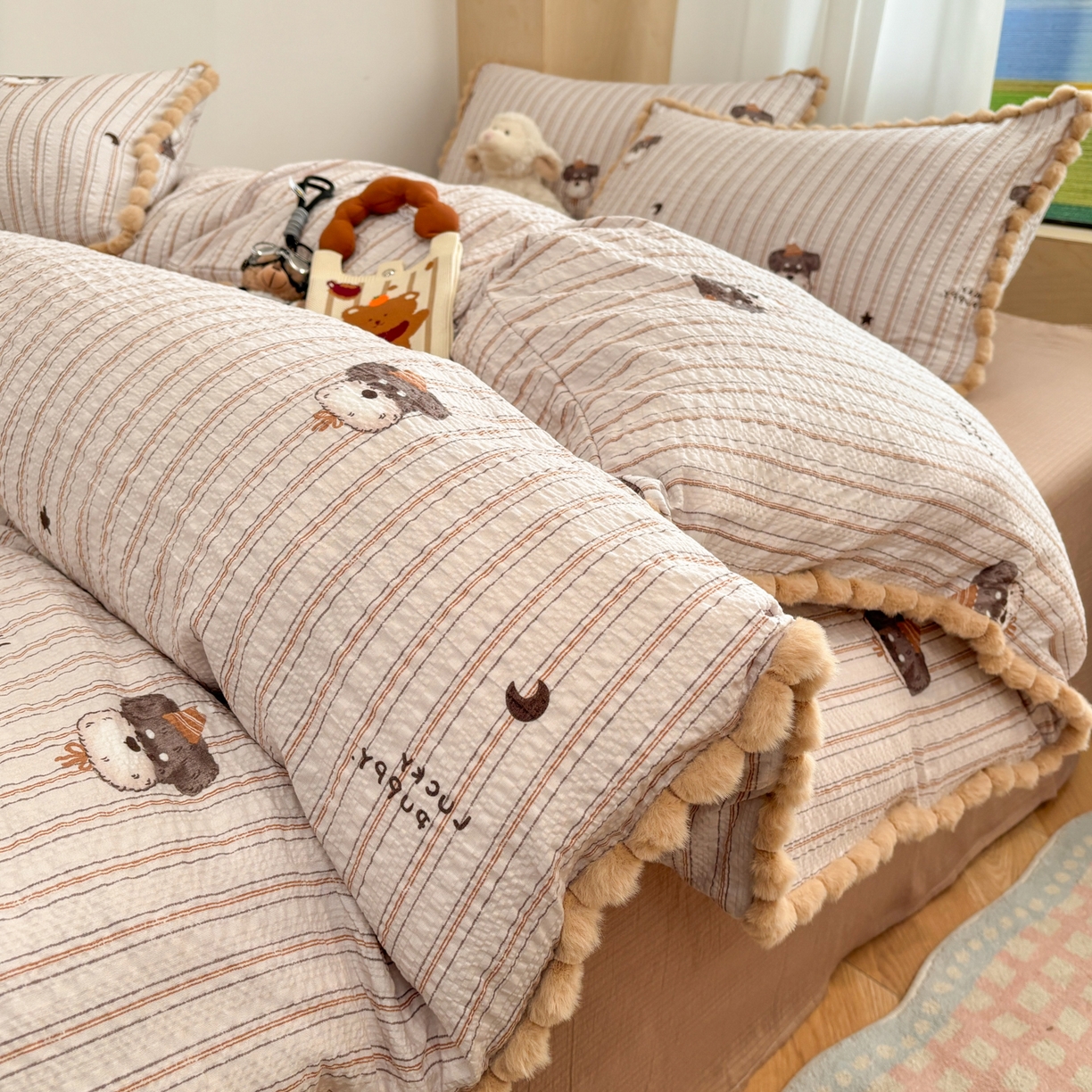 91家纺网 家纺一手货源 找家纺 N先生+V 13814689556 发大图/买家秀 2026新款A类毛球花边泡芙纱四件套 雪纳瑞