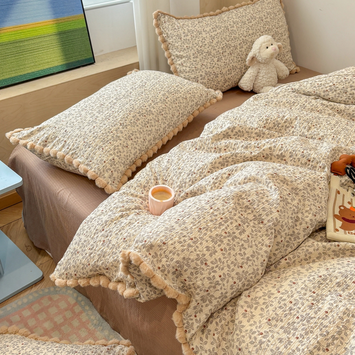 91家纺网 家纺一手货源 找家纺 N先生+V 13814689556 发大图/买家秀 2026新款A类毛球花边泡芙纱四件套 花蔓