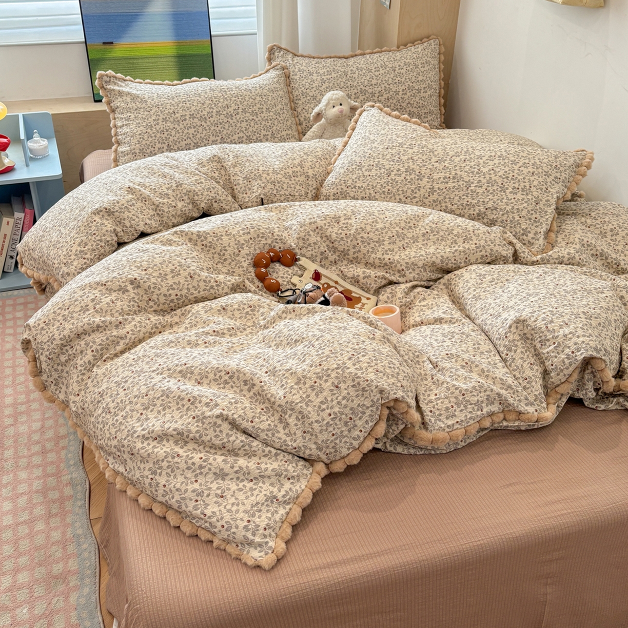 91家纺网 家纺一手货源 找家纺 N先生+V 13814689556 发大图/买家秀 2026新款A类毛球花边泡芙纱四件套 花蔓