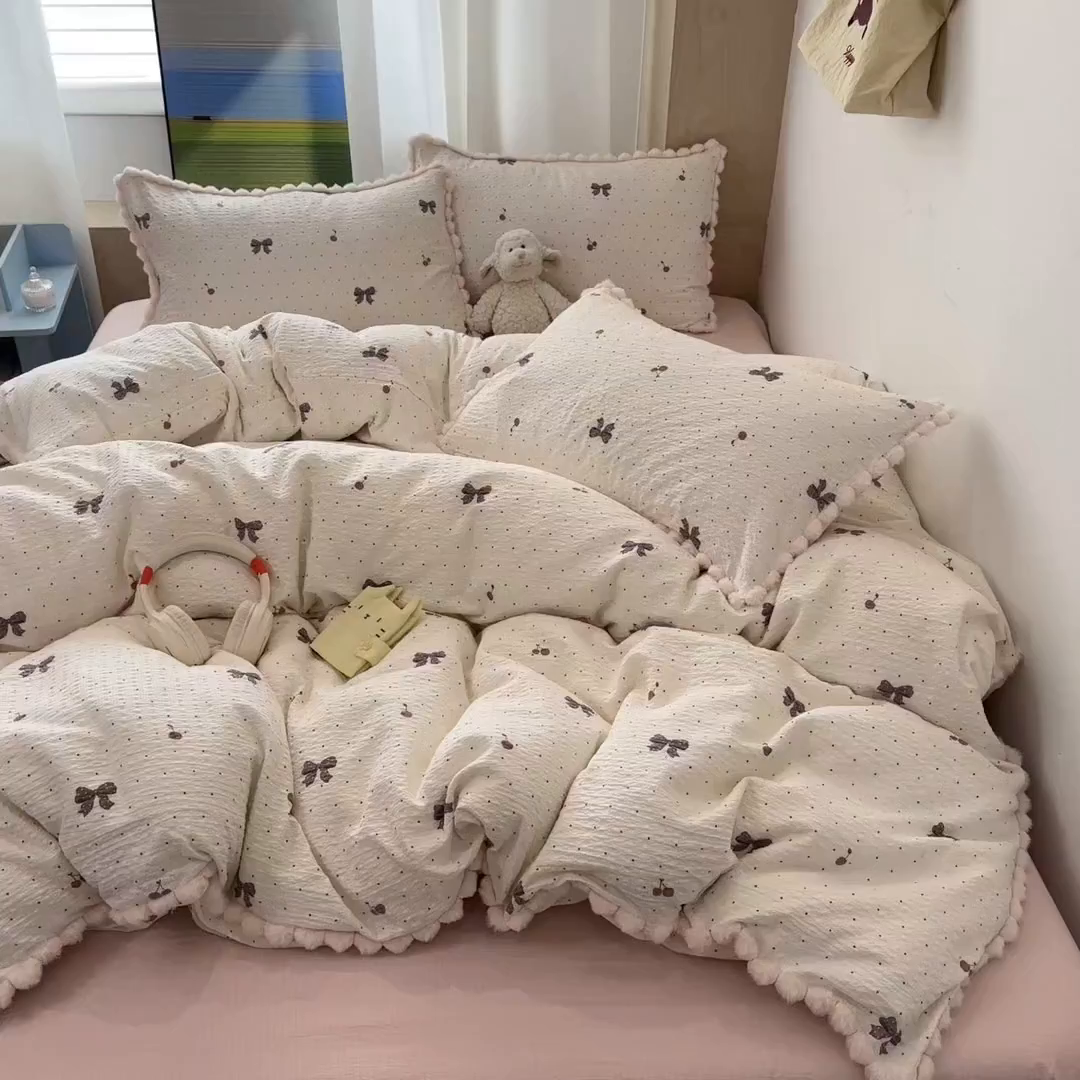 91家纺网 家纺一手货源 找家纺 N先生+V 13814689556 发大图/买家秀 2026新款A类毛球花边泡芙纱四件套 可可甜心