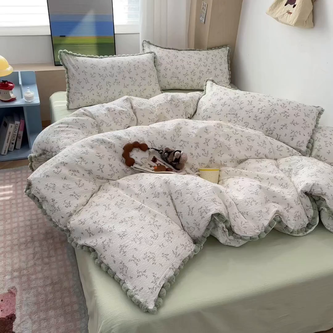 91家纺网 家纺一手货源 找家纺 N先生+V 13814689556 发大图/买家秀 2026新款A类毛球花边泡芙纱四件套 春日花语