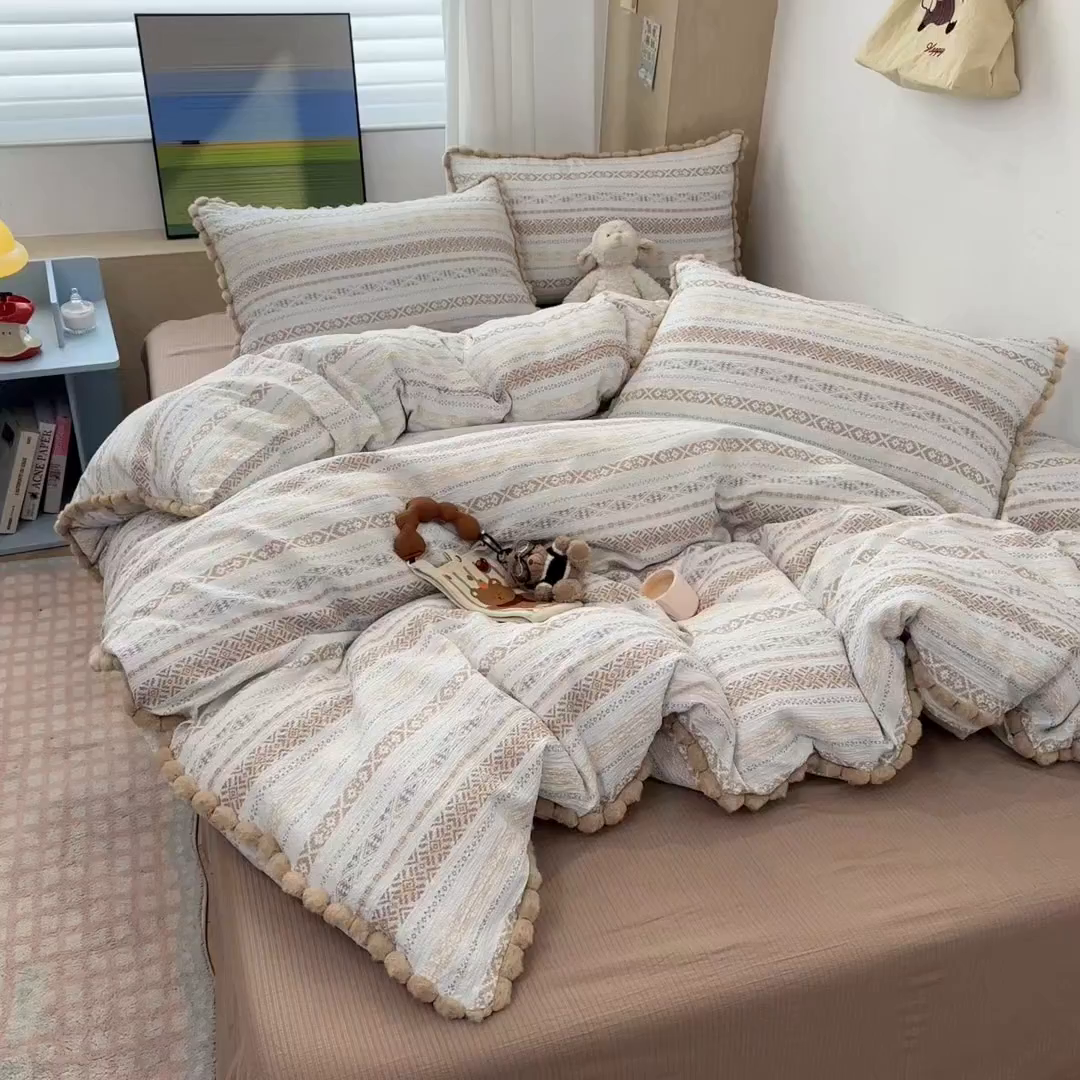 91家纺网 家纺一手货源 找家纺 N先生+V 13814689556 发大图/买家秀 2026新款A类毛球花边泡芙纱四件套 遇见