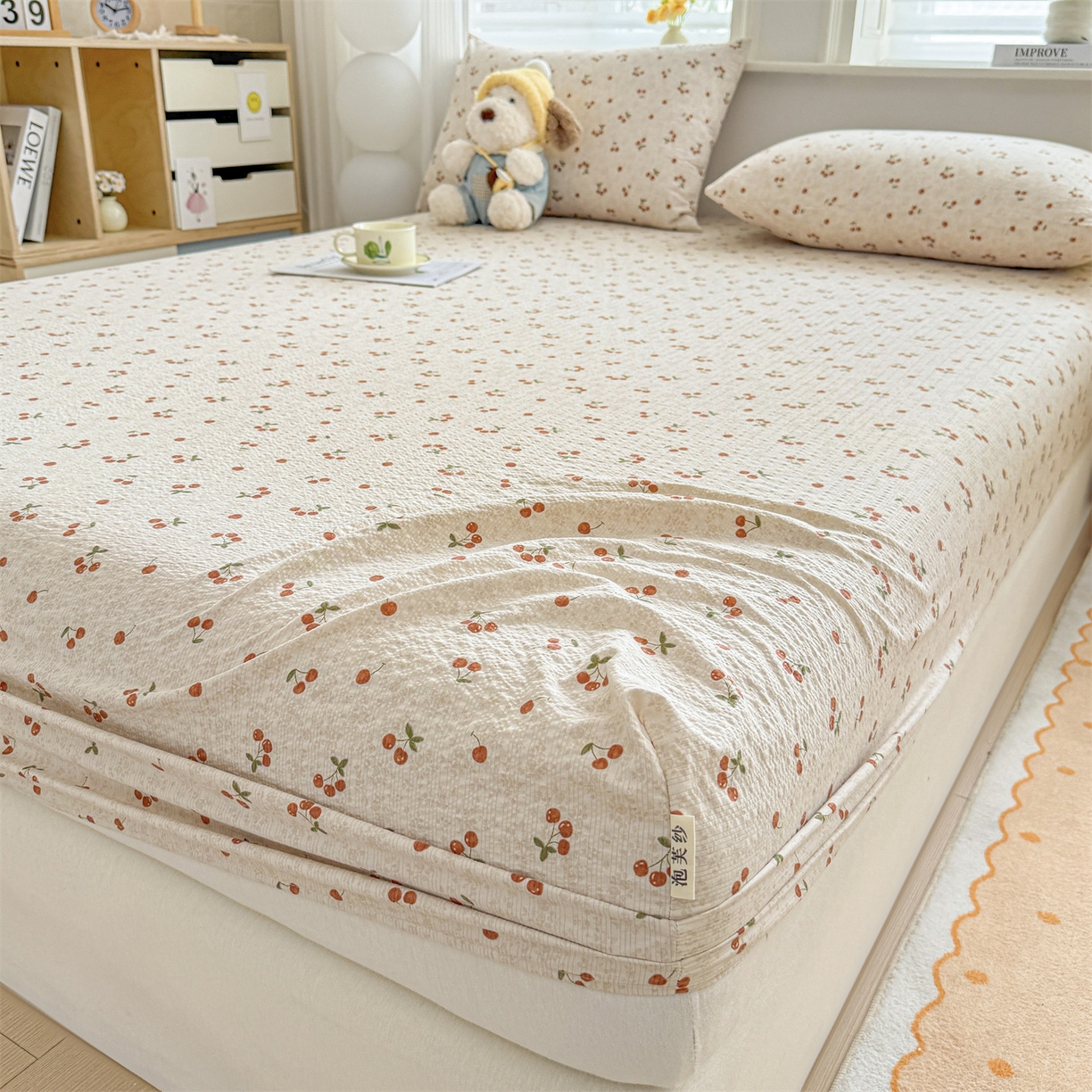 91家纺网 家纺一手货源 找家纺 优眠坊 2026春夏新款泡芙纱印花单床笠 床笠单件 樱桃心事-单层