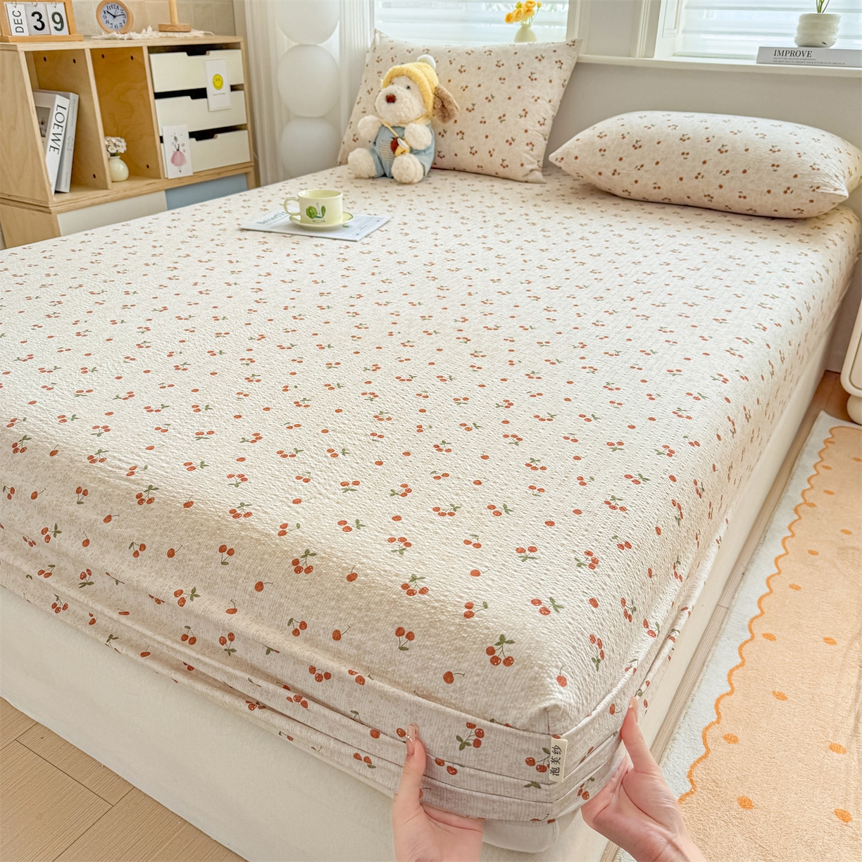 91家纺网 家纺一手货源 找家纺 优眠坊 2026春夏新款泡芙纱印花单床笠 床笠单件 樱桃心事-单层