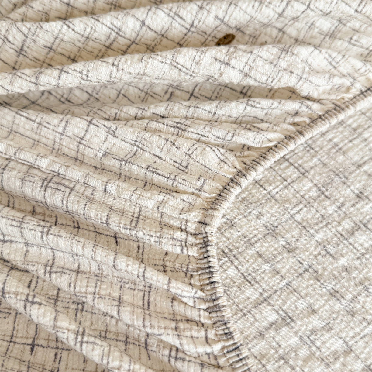 91家纺网 家纺一手货源 找家纺 优眠坊 2026春夏新款泡芙纱印花单床笠 床笠单件 织纹木马-单层