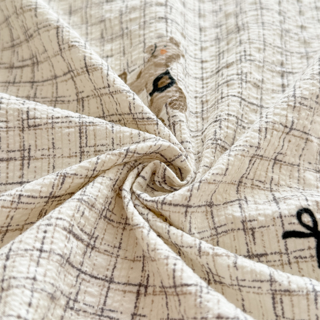 91家纺网 家纺一手货源 找家纺 优眠坊 2026春夏新款泡芙纱印花单床笠 床笠单件 织纹木马-单层