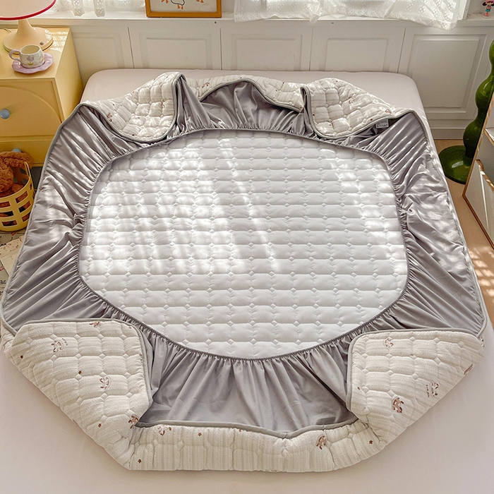 91家纺网 家纺一手货源 找家纺 小桃姐家纺 2026新款泡芙夹棉单床笠床笠单件 咖条木马记