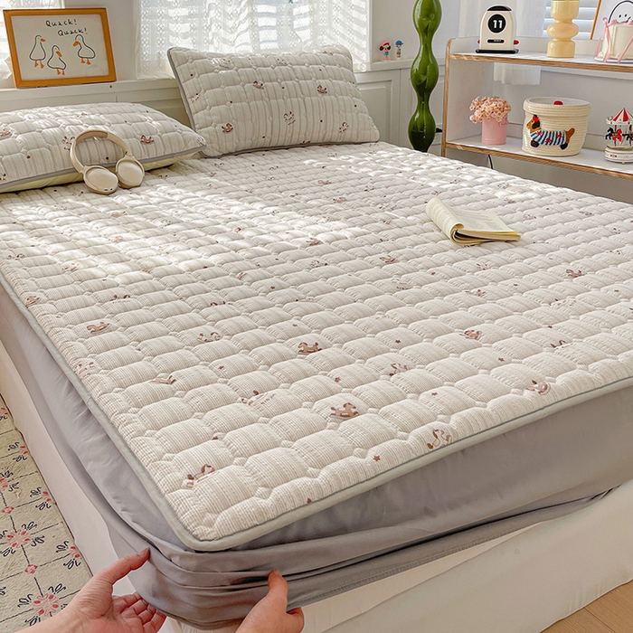 小桃姐家纺 2026新款泡芙夹棉单床笠床笠单件 咖条木马记