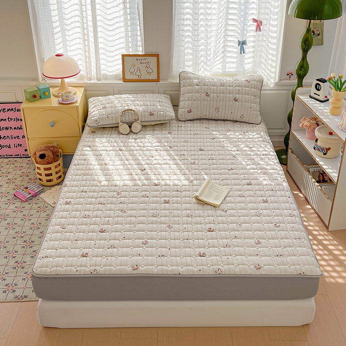 91家纺网 家纺一手货源 找家纺 小桃姐家纺 2026新款泡芙夹棉单床笠床笠单件 咖条木马记