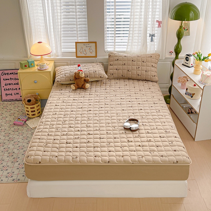 91家纺网 家纺一手货源 找家纺 小桃姐家纺 2026新款泡芙夹棉单床笠床笠单件 奶咖腊肠犬