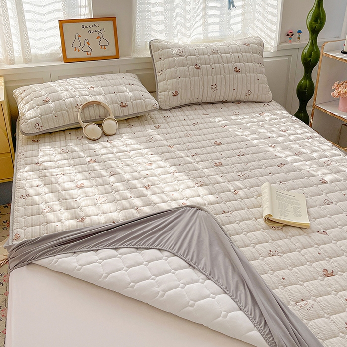 91家纺网 家纺一手货源 找家纺 小桃姐家纺 2026新款泡芙夹棉单床笠床笠单件 咖条木马记