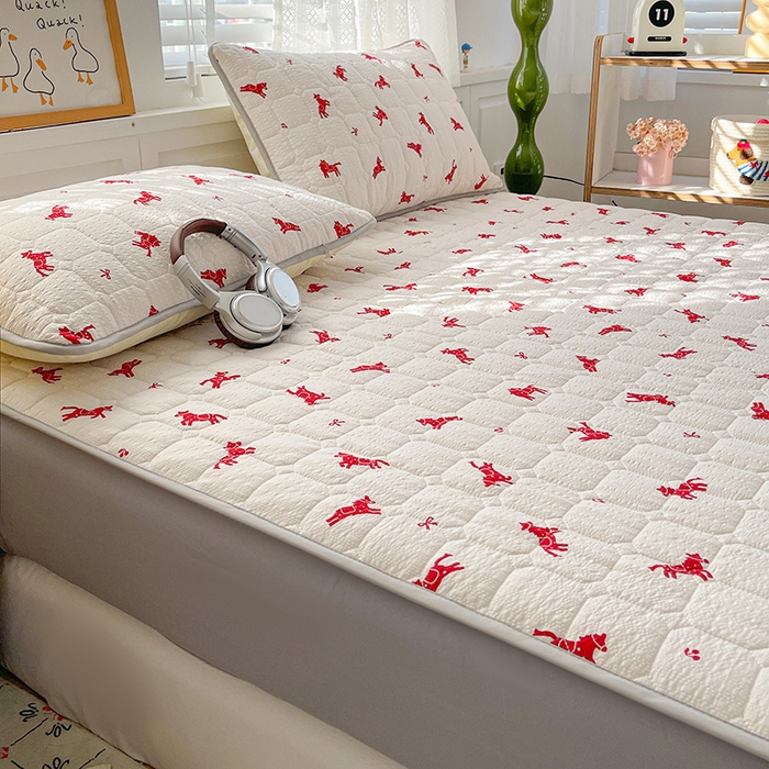 91家纺网 家纺一手货源 找家纺 小桃姐家纺 2026新款泡芙夹棉单床笠床笠单件 鸿运小马