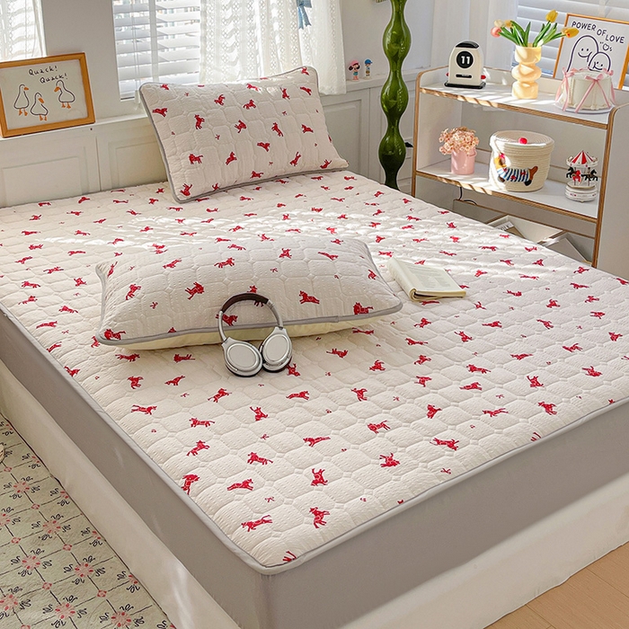 91家纺网 家纺一手货源 找家纺 小桃姐家纺 2026新款泡芙夹棉单床笠床笠单件 鸿运小马