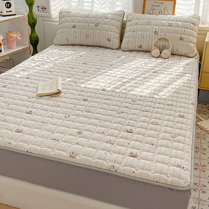 91家纺网 家纺一手货源 找家纺 小桃姐家纺 2026新款泡芙夹棉单床笠床笠单件 咖条木马记