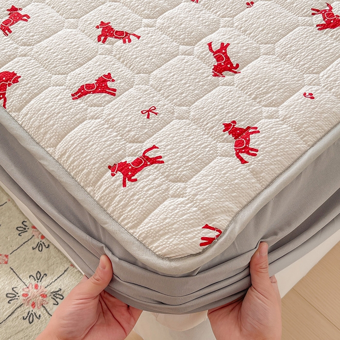 91家纺网 家纺一手货源 找家纺 小桃姐家纺 2026新款泡芙夹棉单床笠床笠单件 鸿运小马