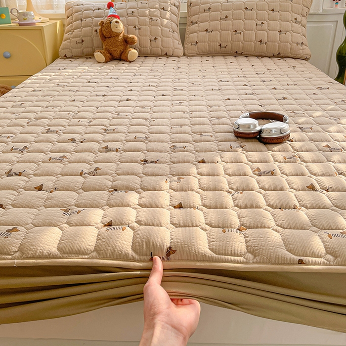 91家纺网 家纺一手货源 找家纺 小桃姐家纺 2026新款泡芙夹棉单床笠床笠单件 奶咖腊肠犬