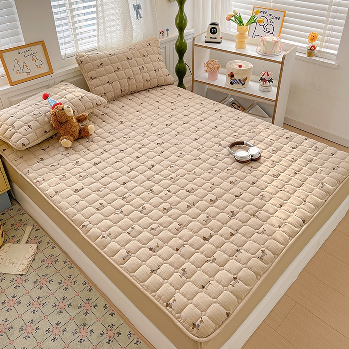 91家纺网 家纺一手货源 找家纺 小桃姐家纺 2026新款泡芙夹棉单床笠床笠单件 奶咖腊肠犬