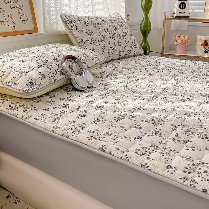 91家纺网 家纺一手货源 找家纺 小桃姐家纺 2026新款泡芙夹棉单床笠床笠单件 墨影蔷薇