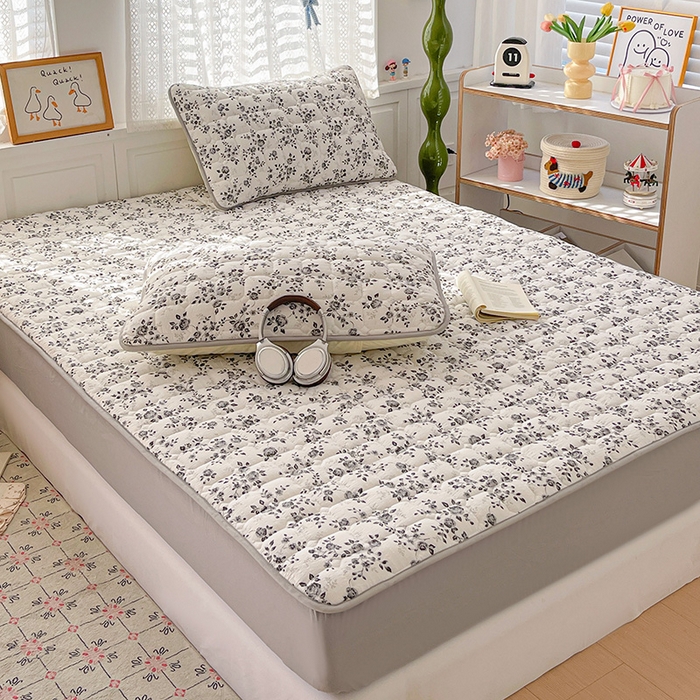 91家纺网 家纺一手货源 找家纺 小桃姐家纺 2026新款泡芙夹棉单床笠床笠单件 墨影蔷薇