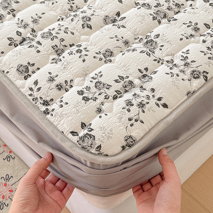 91家纺网 家纺一手货源 找家纺 小桃姐家纺 2026新款泡芙夹棉单床笠床笠单件 墨影蔷薇