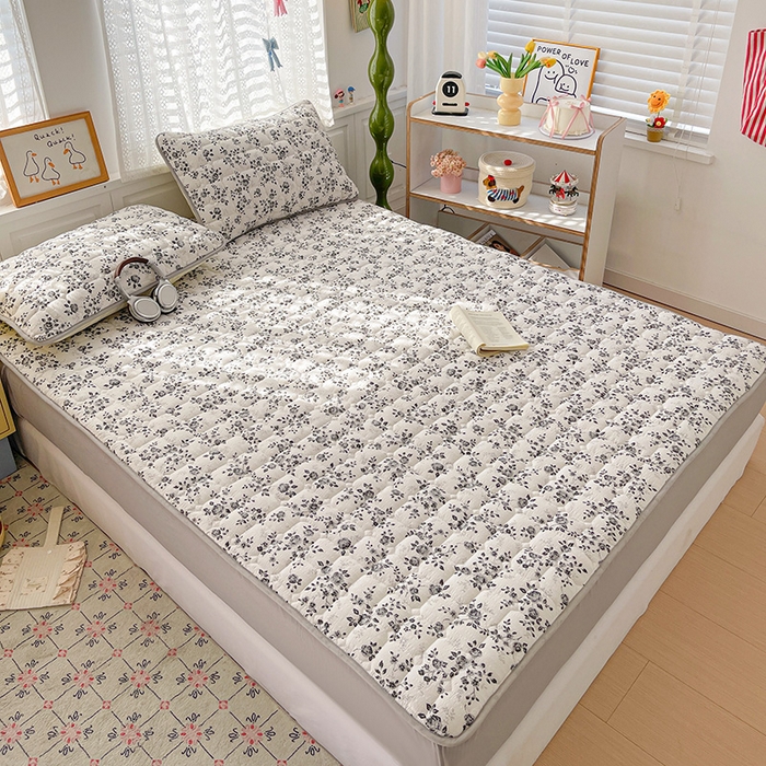 91家纺网 家纺一手货源 找家纺 小桃姐家纺 2026新款泡芙夹棉单床笠床笠单件 墨影蔷薇