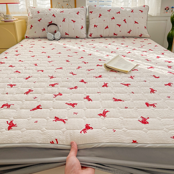 91家纺网 家纺一手货源 找家纺 小桃姐家纺 2026新款泡芙夹棉单床笠床笠单件 鸿运小马