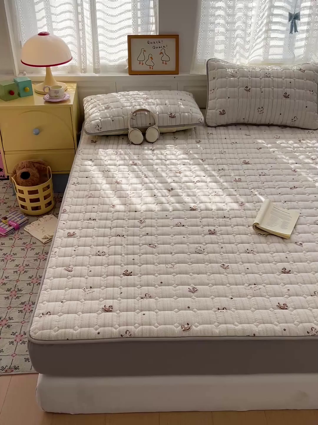 91家纺网 家纺一手货源 找家纺 小桃姐家纺 2026新款泡芙夹棉单床笠床笠单件 咖条木马记