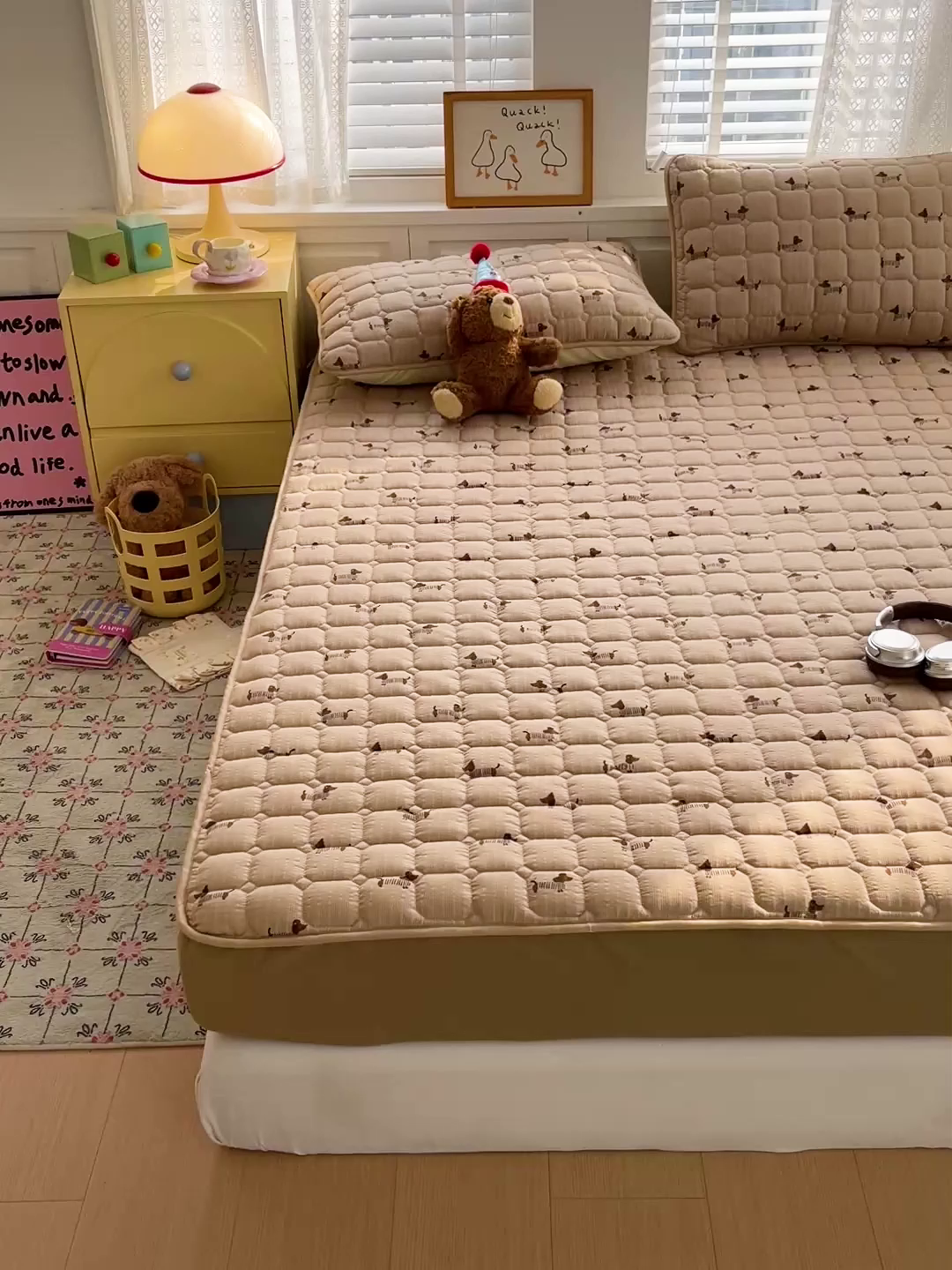 91家纺网 家纺一手货源 找家纺 小桃姐家纺 2026新款泡芙夹棉单床笠床笠单件 奶咖腊肠犬