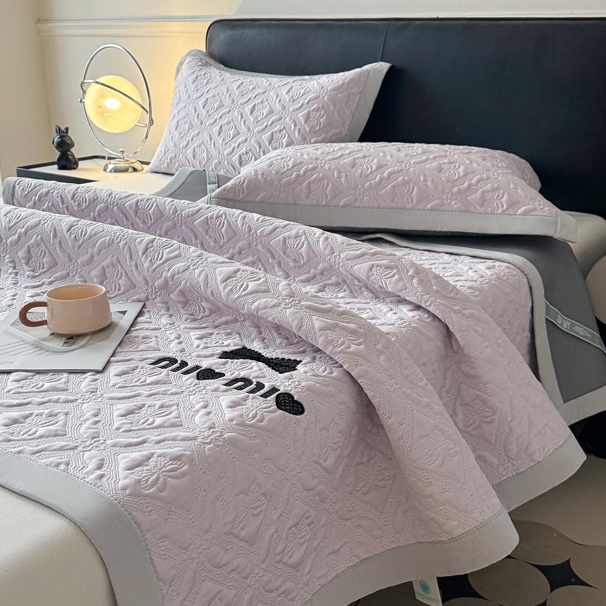 91家纺网 家纺一手货源 找家纺 织雅漫 2026新款刺绣实拍爆款凉豆豆凉席100%PE乙伦绣花可水洗床席席子 蝶韵 冰雾紫