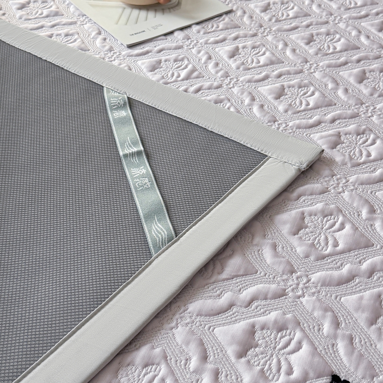 91家纺网 家纺一手货源 找家纺 织雅漫 2026新款刺绣实拍爆款凉豆豆凉席100%PE乙伦绣花可水洗床席席子 蝶韵 冰雾紫
