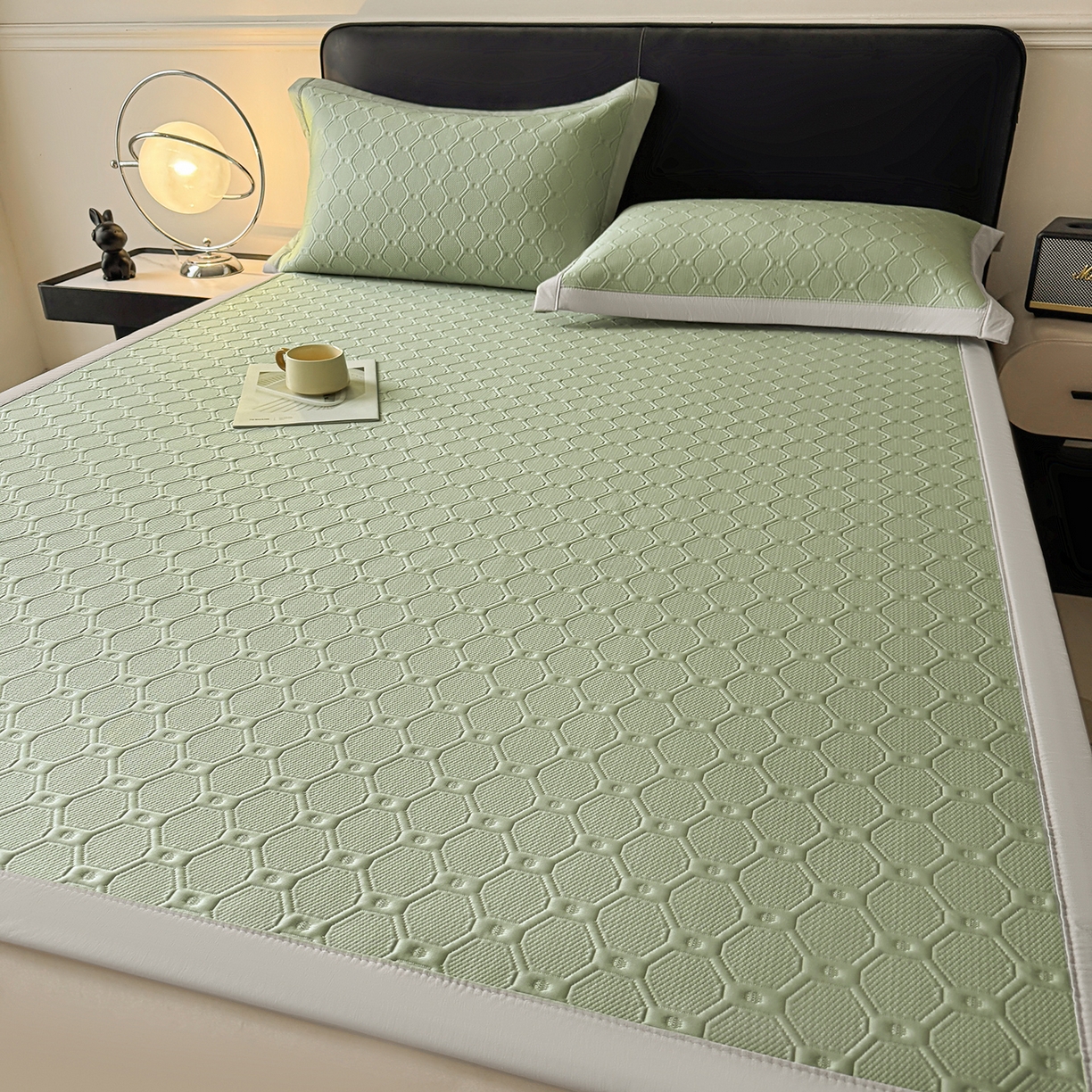 91家纺网 家纺一手货源 找家纺 织雅漫 2026新款刺绣实拍爆款凉豆豆凉席100%PE乙伦绣花可水洗床席席子 菱格  冰清绿