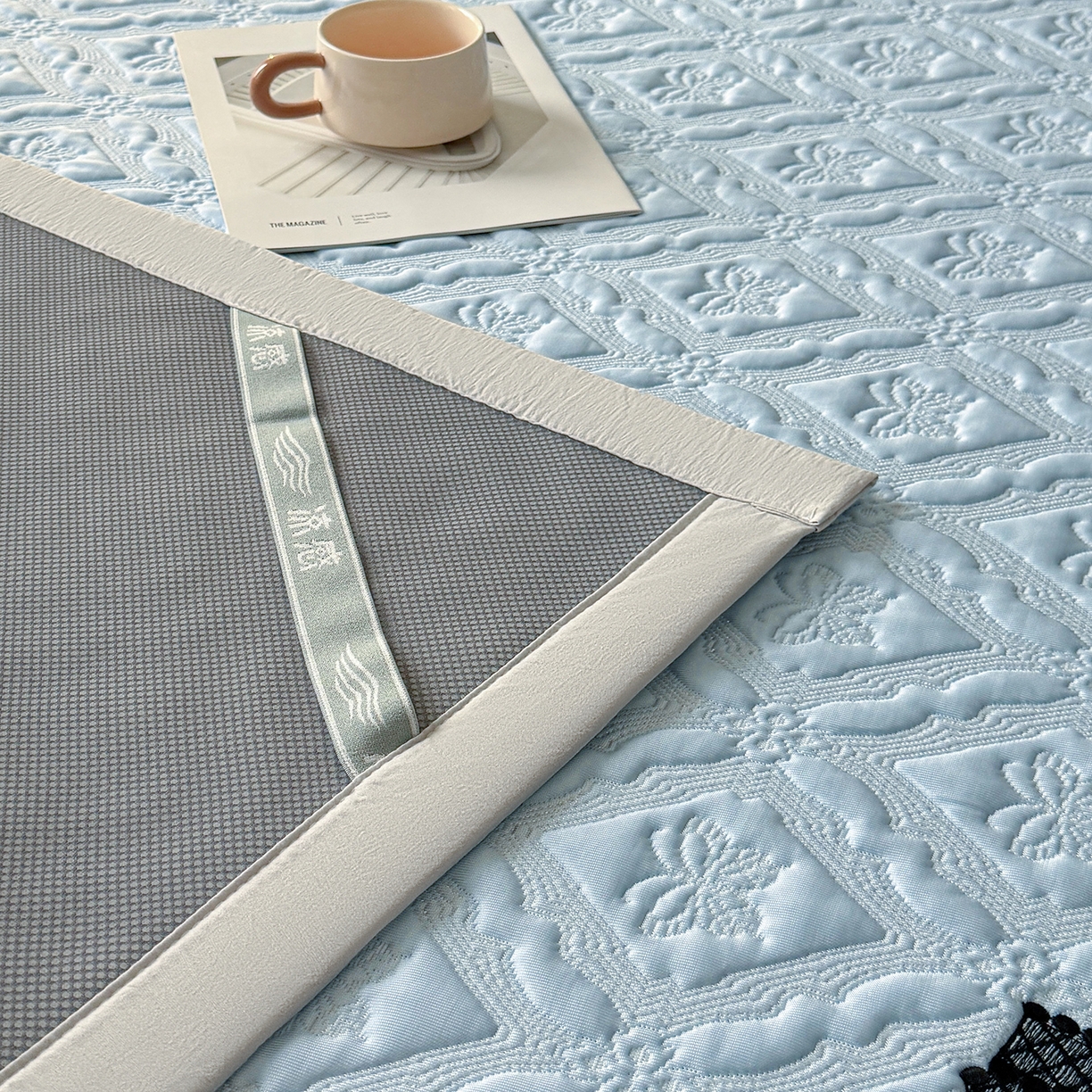 91家纺网 家纺一手货源 找家纺 织雅漫 2026新款刺绣实拍爆款凉豆豆凉席100%PE乙伦绣花可水洗床席席子 蝶韵 冰雾蓝