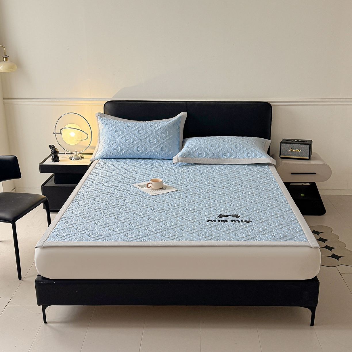 91家纺网 家纺一手货源 找家纺 织雅漫 2026新款刺绣实拍爆款凉豆豆凉席100%PE乙伦绣花可水洗床席席子 蝶韵 冰雾蓝