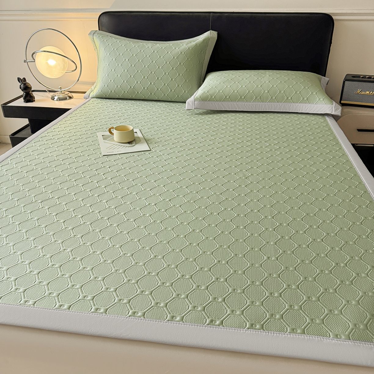 91家纺网 家纺一手货源 找家纺 织雅漫 2026新款刺绣实拍爆款凉豆豆凉席100%PE乙伦绣花可水洗床席席子 菱格  冰清绿