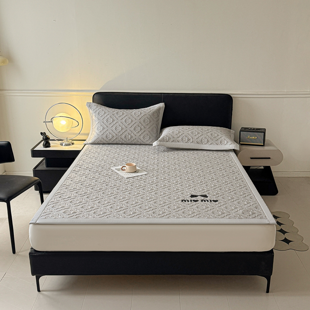 91家纺网 家纺一手货源 找家纺 织雅漫 2026新款刺绣实拍爆款凉豆豆凉席100%PE乙伦绣花可水洗床席席子 蝶韵 冰浅灰