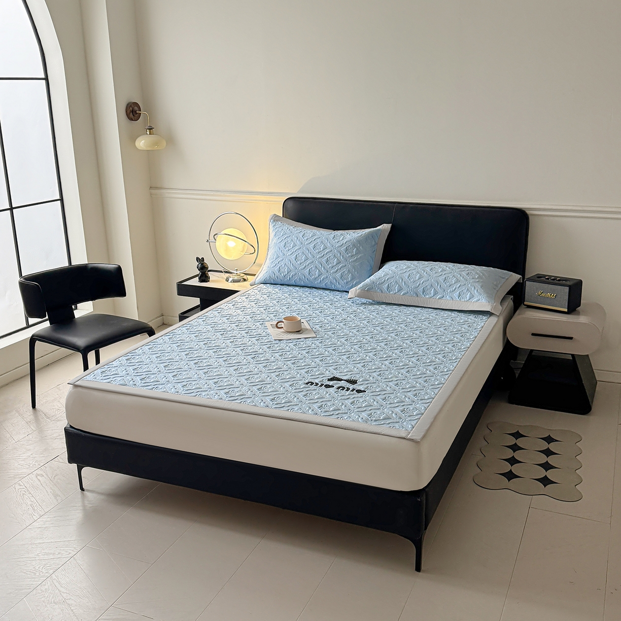 91家纺网 家纺一手货源 找家纺 织雅漫 2026新款刺绣实拍爆款凉豆豆凉席100%PE乙伦绣花可水洗床席席子 蝶韵 冰雾蓝