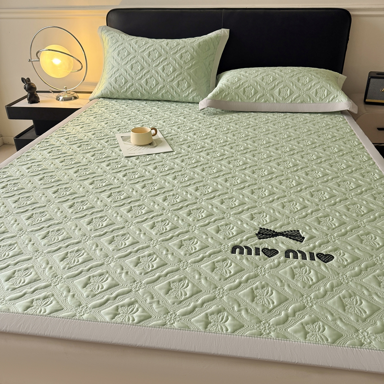 91家纺网 家纺一手货源 找家纺 织雅漫 2026新款刺绣实拍爆款凉豆豆凉席100%PE乙伦绣花可水洗床席席子 蝶韵 冰清绿