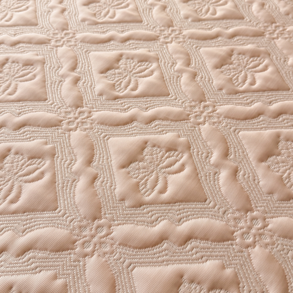 91家纺网 家纺一手货源 找家纺 织雅漫 2026新款刺绣实拍爆款凉豆豆凉席100%PE乙伦绣花可水洗床席席子 蝶韵 冰云粉