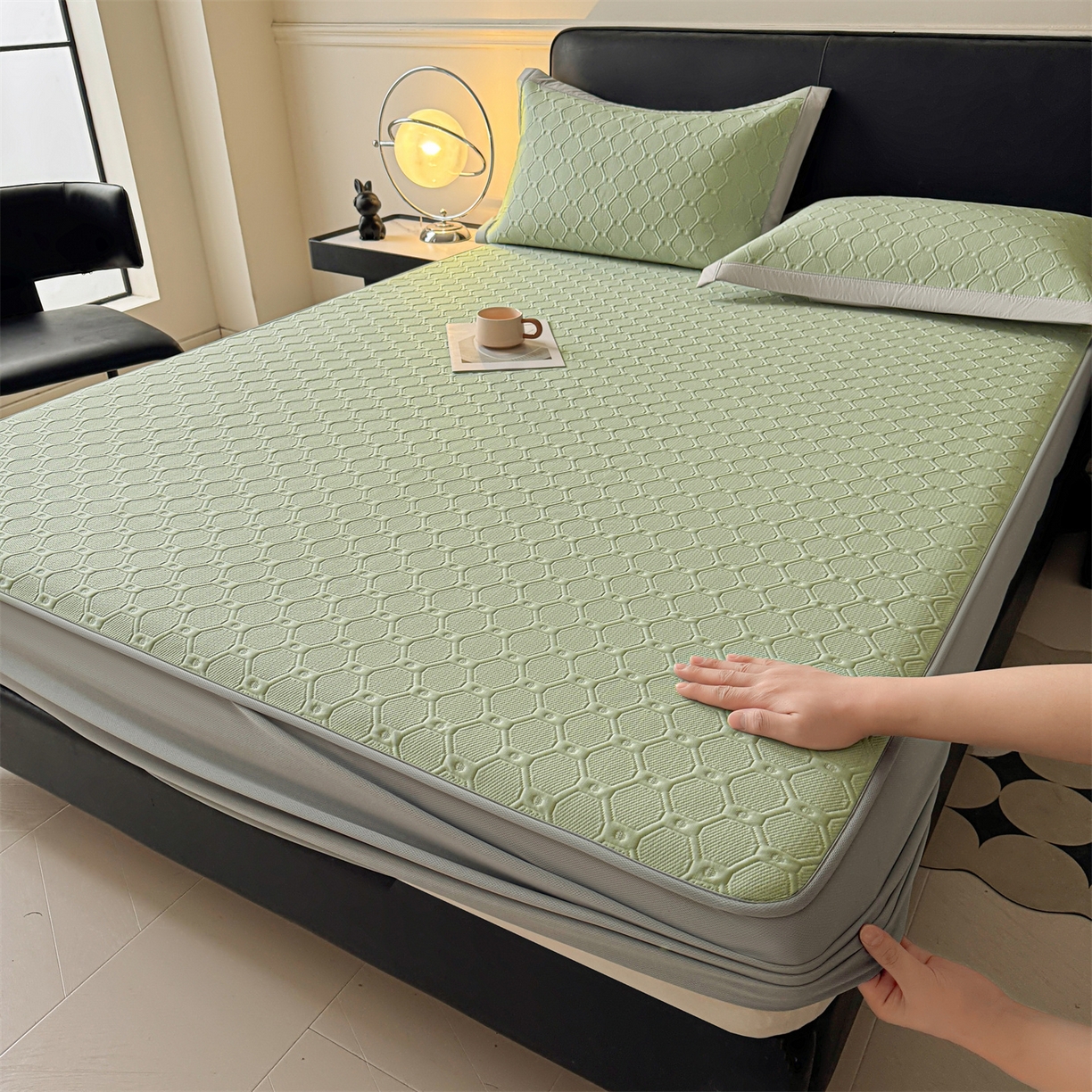 91家纺网 家纺一手货源 找家纺 （总）织雅漫 21026春夏新款绣花凉席席子-床笠款