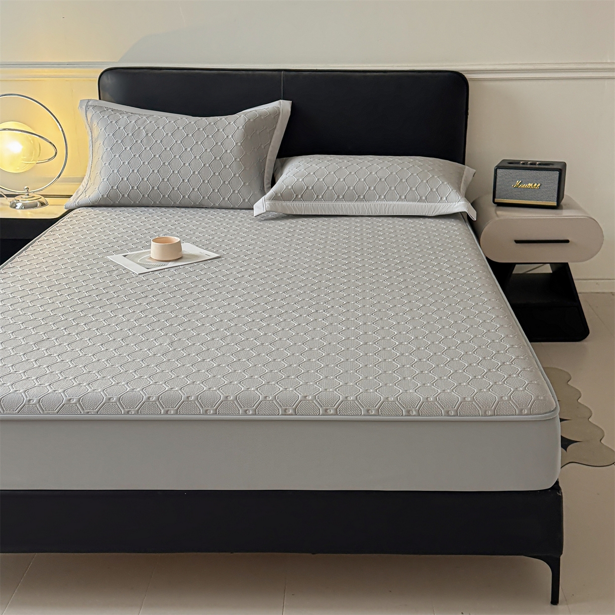 91家纺网 家纺一手货源 找家纺 织雅漫 21026春夏新款绣花凉席席子-床笠款 菱格  冰浅灰-床笠款