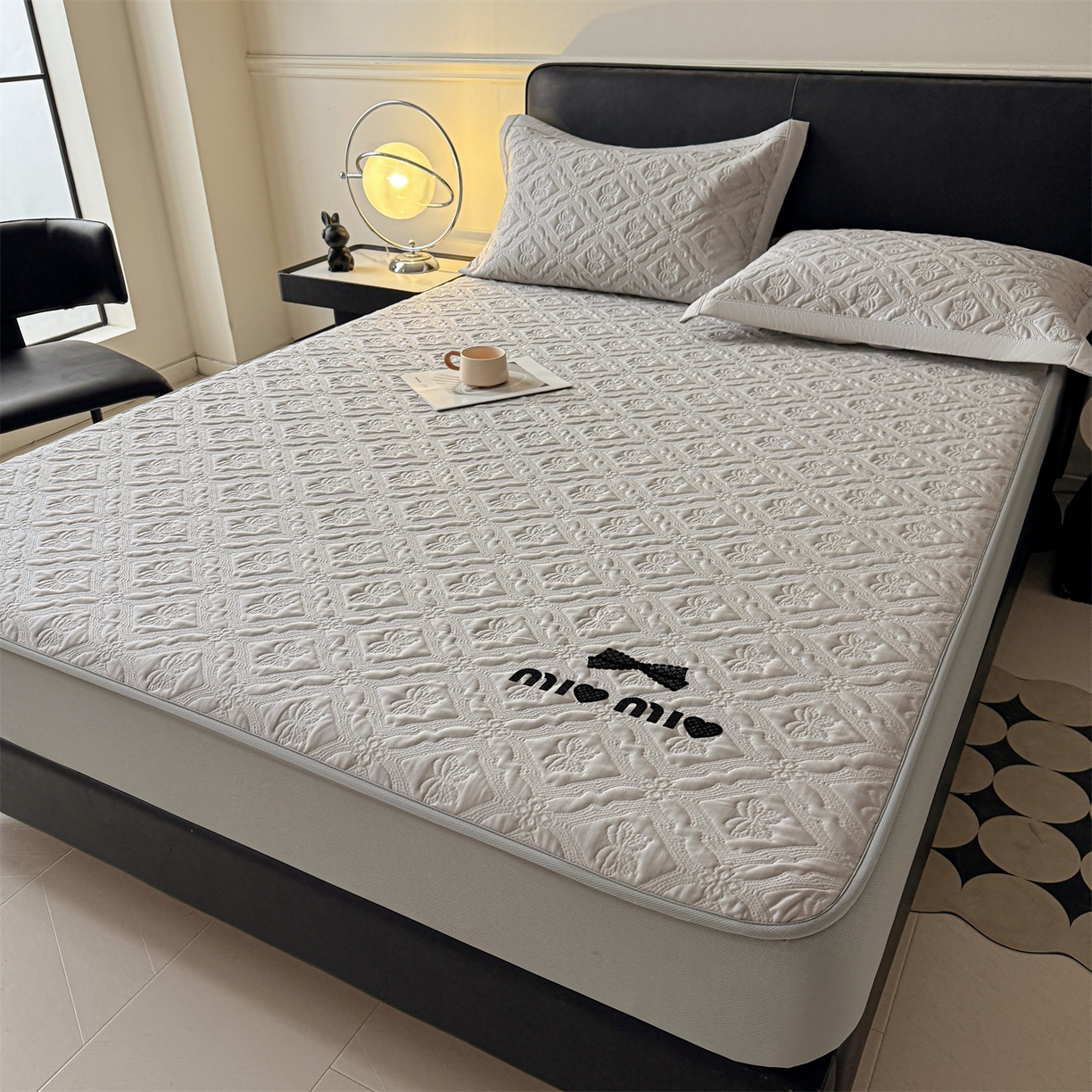 91家纺网 家纺一手货源 找家纺 （总）织雅漫 21026春夏新款绣花凉席席子-床笠款