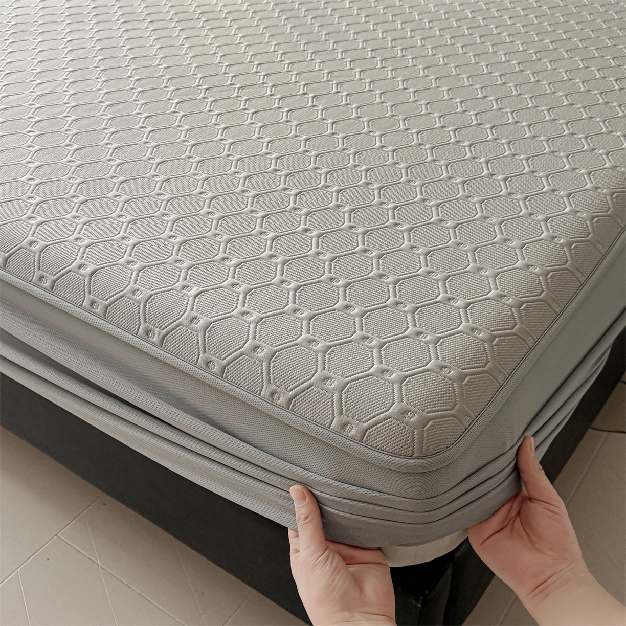 91家纺网 家纺一手货源 找家纺 织雅漫 21026春夏新款绣花凉席席子-床笠款 菱格  冰浅灰-床笠款