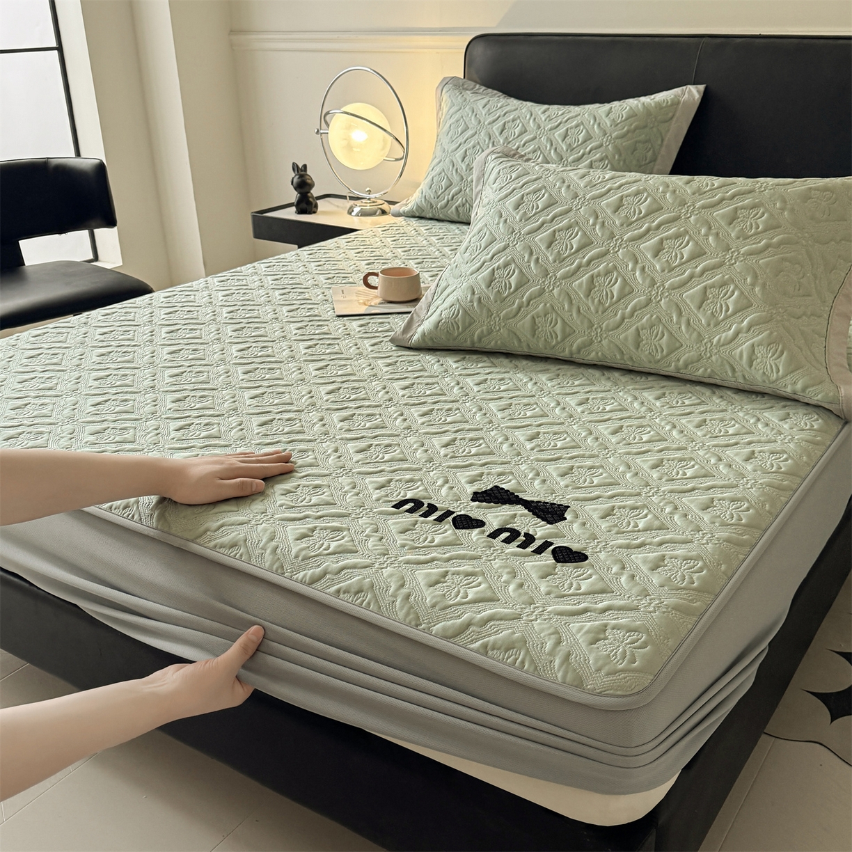 91家纺网 家纺一手货源 找家纺 织雅漫 21026春夏新款绣花凉席席子-床笠款 蝶韵 冰清绿-床笠款